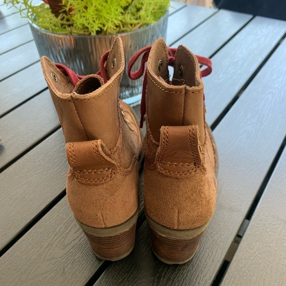 BORN leather handcrafted woman’s boots. Anti slip. Size 7. Full leather. - Picture 9 of 13